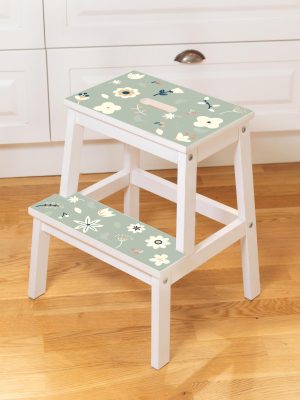 Blommor på grön/grå bakgrund - IKEA Bekväm köksstege